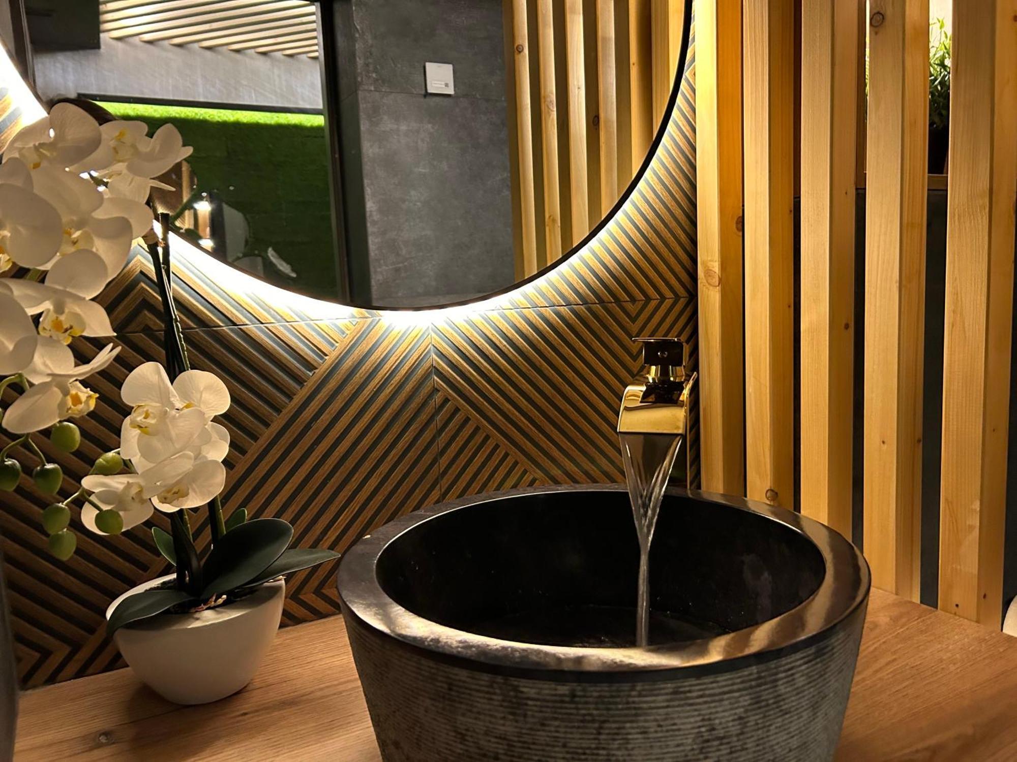 Leo Apartment Suite & Private Spa Zone - Old City Bratislava Exterior photo