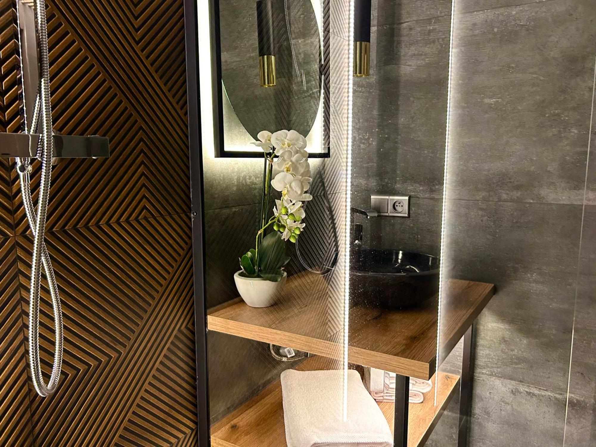 Leo Apartment Suite & Private Spa Zone - Old City Bratislava Exterior photo