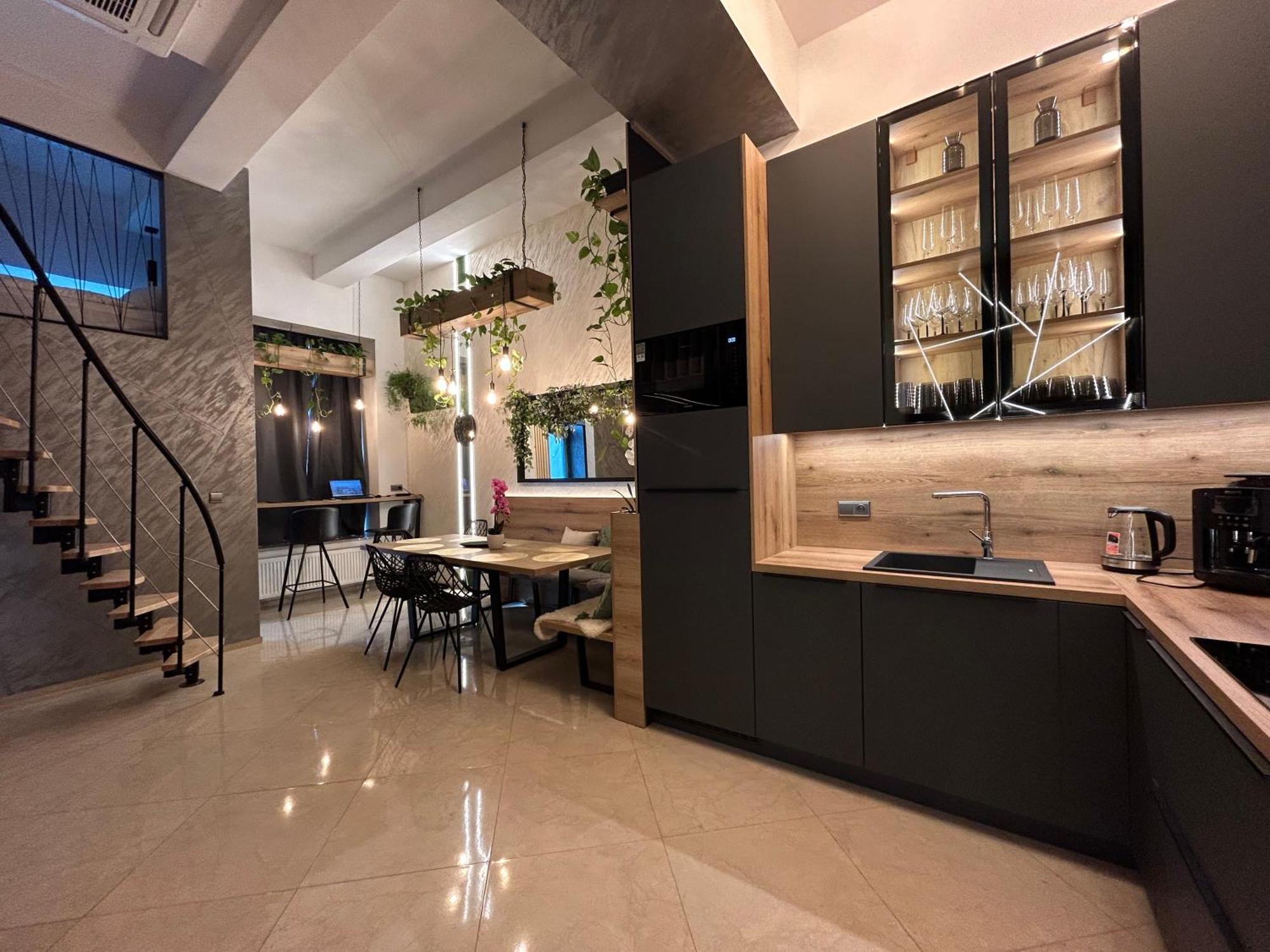 Leo Apartment Suite & Private Spa Zone - Old City Bratislava Exterior photo