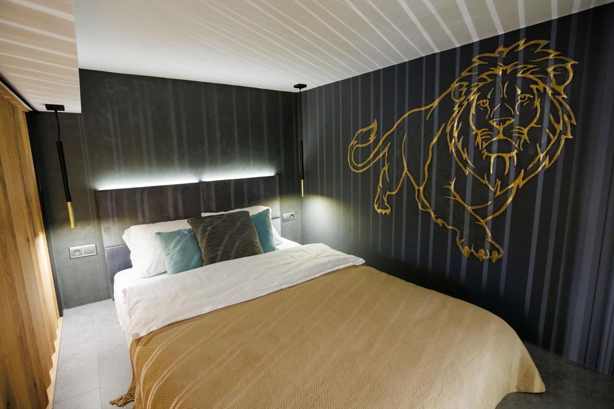 Leo Apartment Suite & Private Spa Zone - Old City Bratislava Exterior photo