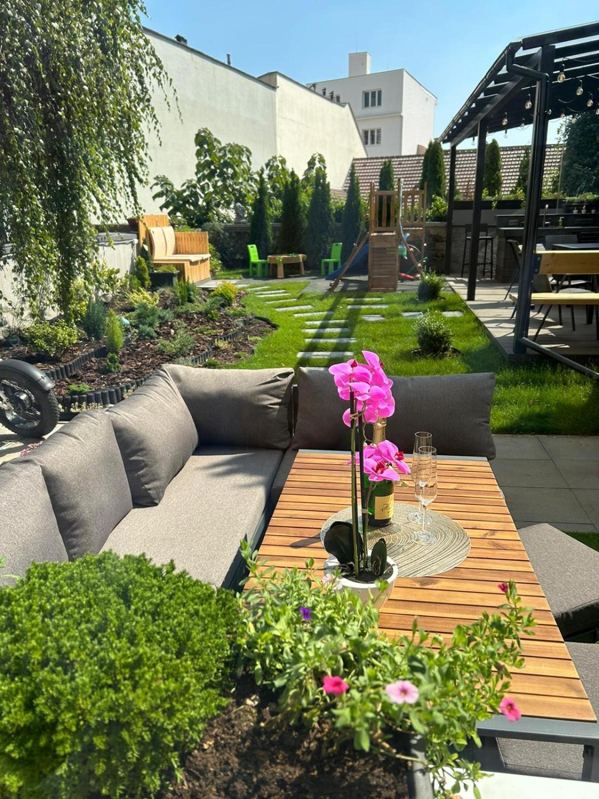 Leo Apartment Suite & Private Spa Zone - Old City Bratislava Exterior photo