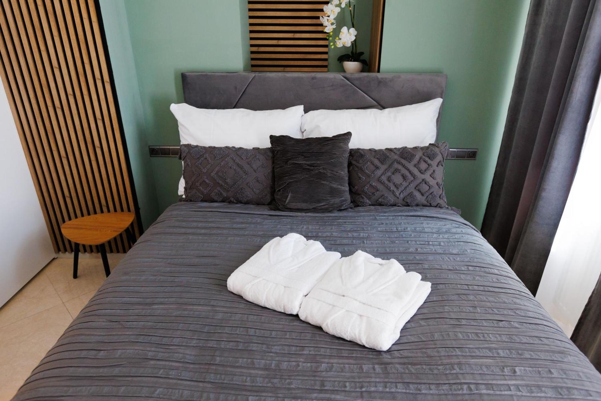 Leo Apartment Suite & Private Spa Zone - Old City Bratislava Exterior photo