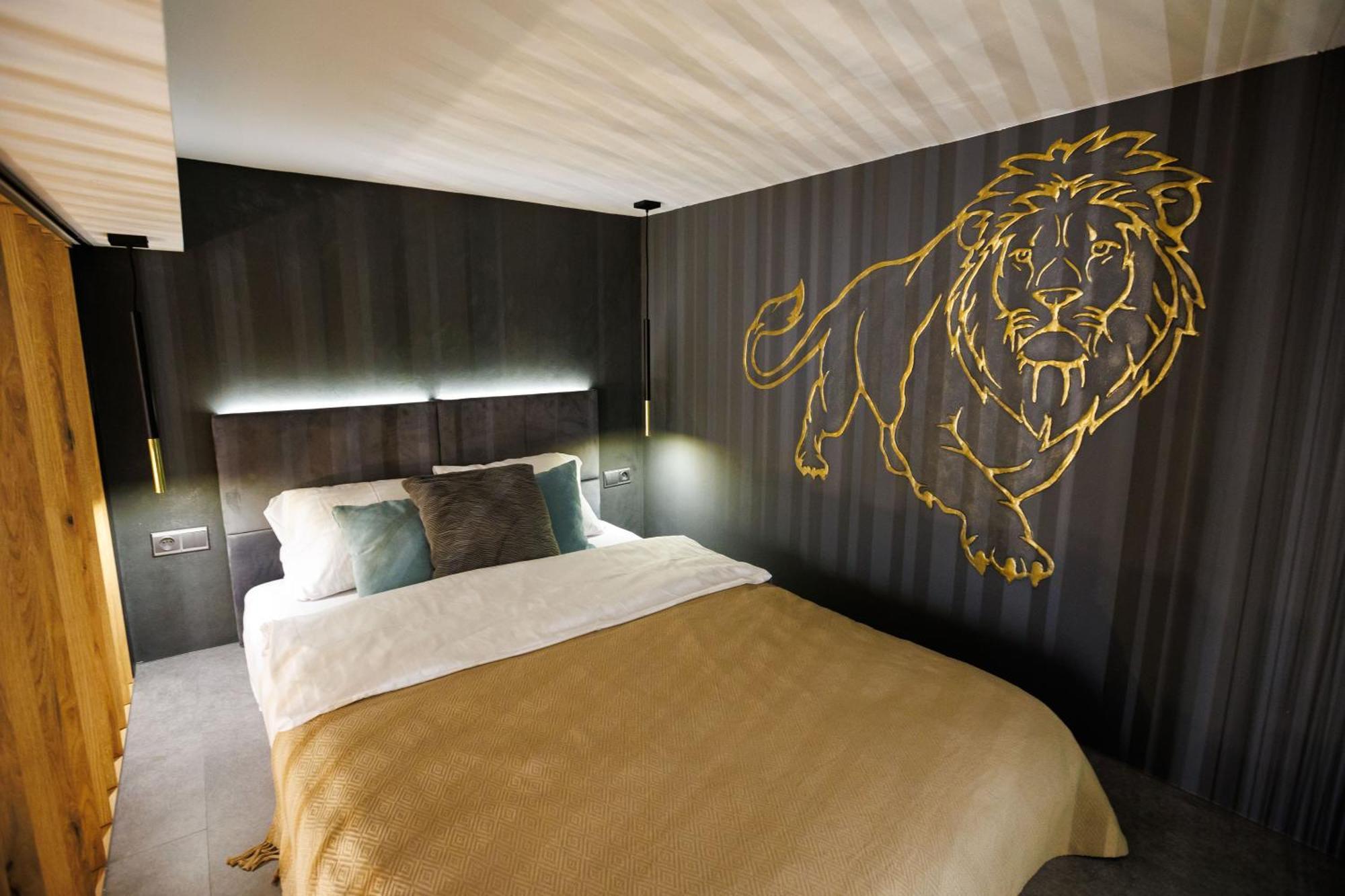 Leo Apartment Suite & Private Spa Zone - Old City Bratislava Exterior photo