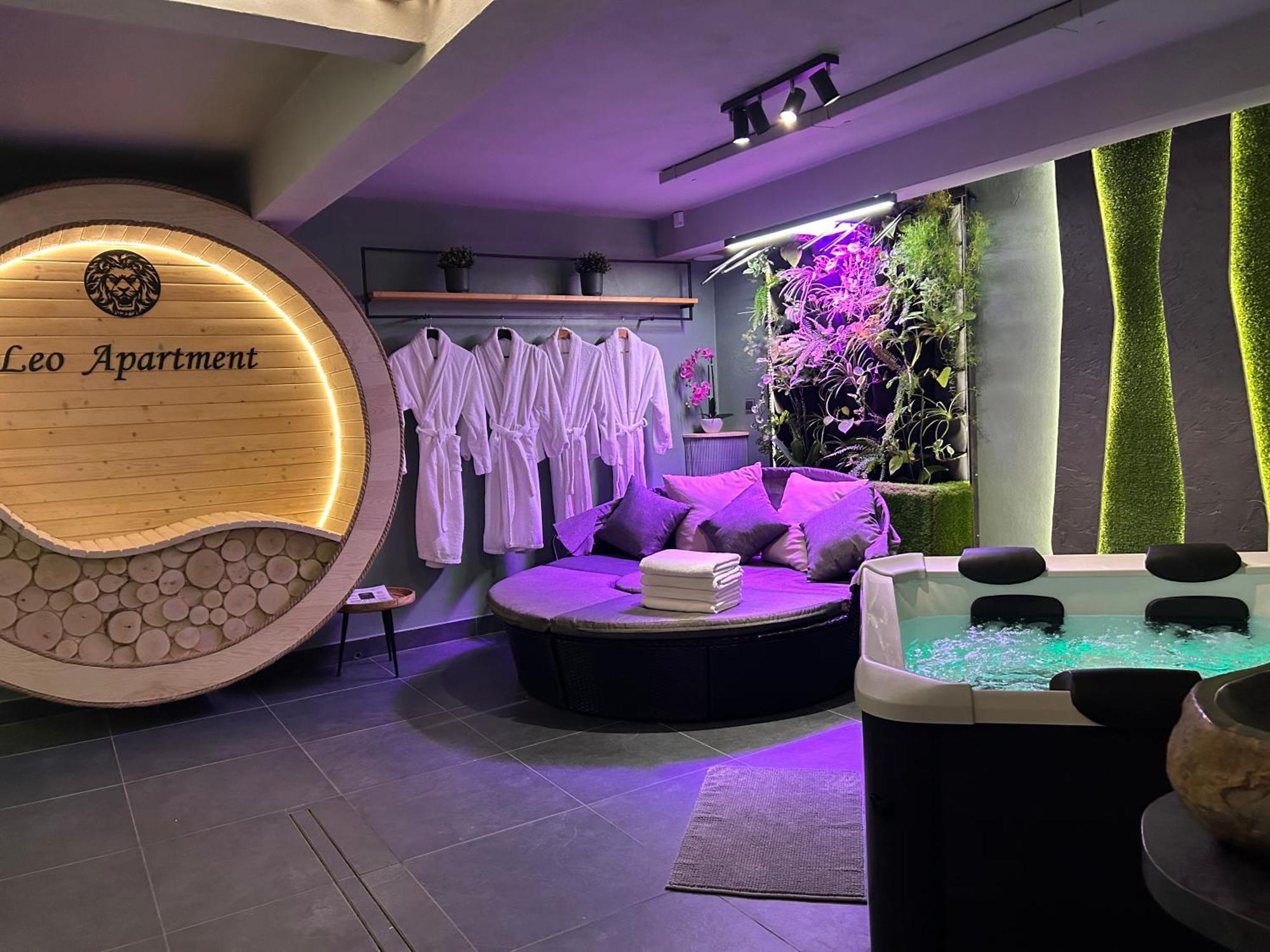 Leo Apartment Suite & Private Spa Zone - Old City Bratislava Exterior photo